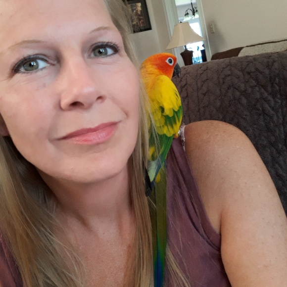 Meet your Posher, Jennifer - Picture 1 of 3